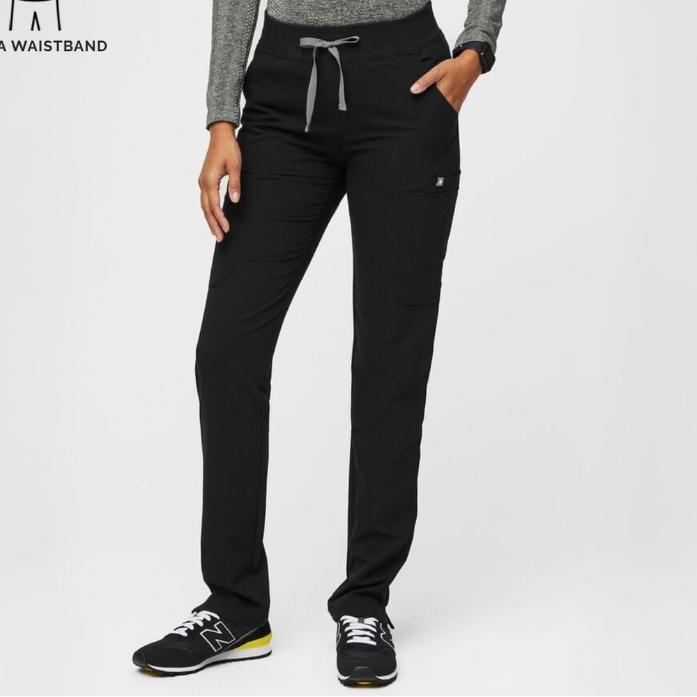 FIGs Yola Skinny Scrub Petite Pant